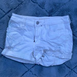 White PacSun women’s shorts size 24.